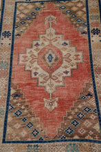 Load image into Gallery viewer, Adile - 3'11" x 6'7"