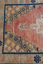 Load image into Gallery viewer, Adile - 3'11" x 6'7"