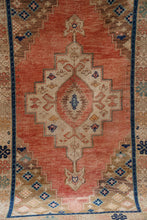 Load image into Gallery viewer, Adile - 3'11" x 6'7"