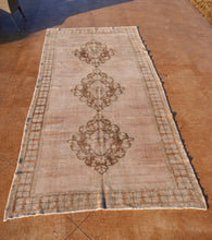 Load image into Gallery viewer, Fusun - 5'4” x 11'6”