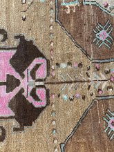 Load image into Gallery viewer, Alev - 5'3” x 7'9”