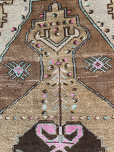 Load image into Gallery viewer, Alev - 5'3” x 7'9”