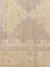 Load image into Gallery viewer, Betul - 3’7” x 5’4”