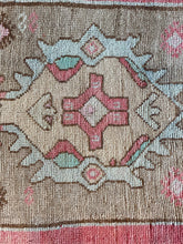 Load image into Gallery viewer, Burcu - 2’6" x 6’8"