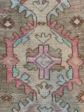 Load image into Gallery viewer, Burcu - 2’6" x 6’8"