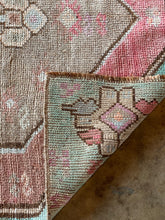 Load image into Gallery viewer, Burcu - 2’6" x 6’8"