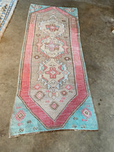 Load image into Gallery viewer, Burcu - 2’6" x 6’8"