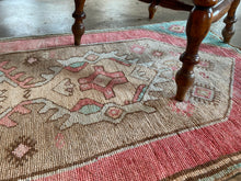 Load image into Gallery viewer, Burcu - 2’6" x 6’8"