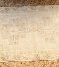 Load image into Gallery viewer, Esma - 2' 11" x 5' 4"