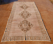 Load image into Gallery viewer, Fusun - 5'4” x 11'6”