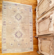 Load image into Gallery viewer, Irem - 3' 1" x 4' 11"