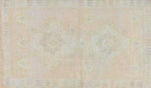 Load image into Gallery viewer, Irem - 3' 1" x 4' 11"