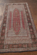 Load image into Gallery viewer, Lunara - 3'4” x 6'9”