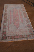 Load image into Gallery viewer, Lunara - 3'4” x 6'9”