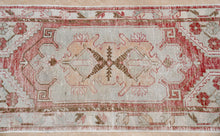 Load image into Gallery viewer, Nazik - 2’7" x 4’10"