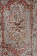 Load image into Gallery viewer, Nazik - 2’7" x 4’10"