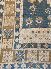 Load image into Gallery viewer, Nehir - 4’4" x 7’5"