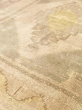 Load image into Gallery viewer, Nisa - 4' 7" x 7' 4"