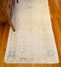 Load image into Gallery viewer, Rabia - 3' 5" x 6' 0"