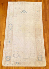 Load image into Gallery viewer, Rabia - 3' 5" x 6' 0"