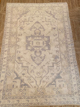 Load image into Gallery viewer, Zehra - 5’2” x 8’0”