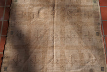 Load image into Gallery viewer, Esel - 2'10” x  3'1”
