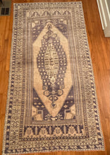 Load image into Gallery viewer, Defne - 4&#39;3&quot; x 8&#39;4&quot;
