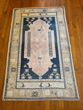 Load image into Gallery viewer, Canan - 3&#39;2” x  5&#39;1”
