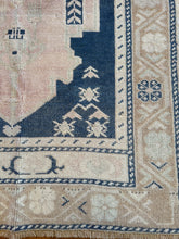 Load image into Gallery viewer, Canan - 3&#39;2” x  5&#39;1”
