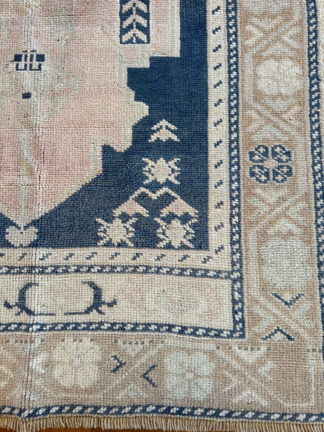 Canan - 3'2” x  5'1”