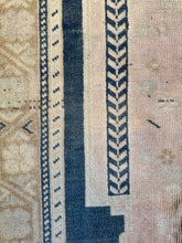 Load image into Gallery viewer, Canan - 3&#39;2” x  5&#39;1”
