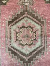 Load image into Gallery viewer, Ebrar - 3'4” x  6'1”
