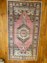 Load image into Gallery viewer, Ebrar - 3'4” x  6'1”
