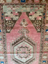 Load image into Gallery viewer, Ebrar - 3'4” x  6'1”
