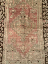 Load image into Gallery viewer, Ece - 3'10” x  6'1”
